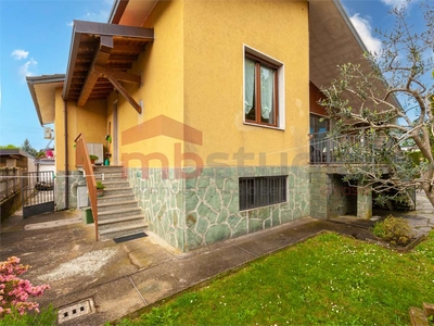 CARBONATE ZONA ESCLUSIVA - VILLA PER 2 FAMIGLIE