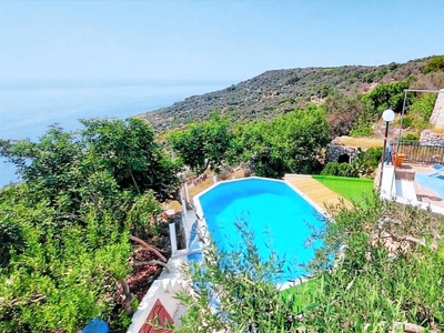 Casa a Corsano con giardino e piscina