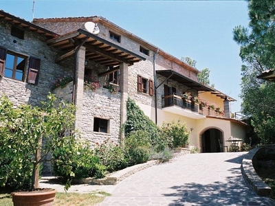 Casa a Monte Santa Maria Tiberina con piscina e barbecue