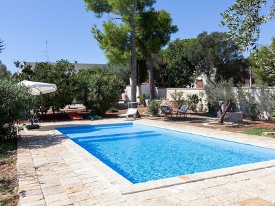 Casa a San Pietro In Bevagna con terrazza, piscina e barbecue