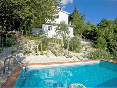 Casa a Sant\'agata Feltria con terrazza, piscina e giardino