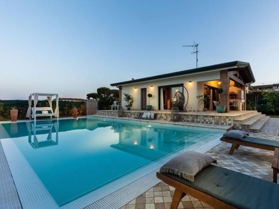 Casa a Viareggio con giardino, piscina e barbecue