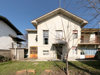 Casa in vendita in Busto Garolfo, Italia