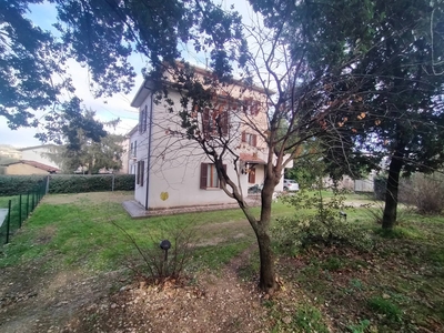 Casa indipendente di 240 mq a Spoleto