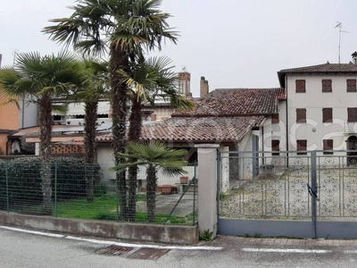 Casa Indipendente in in vendita da privato a Teglio Veneto via Giuseppe Garibaldi, 38