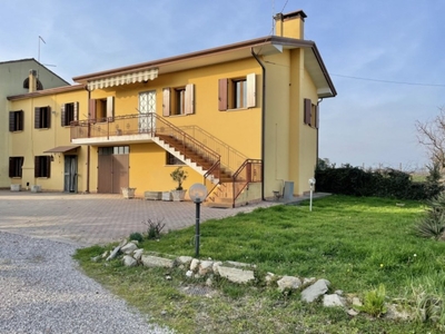 Casa Indipendente in vendita a Piacenza d'Adige via serragli