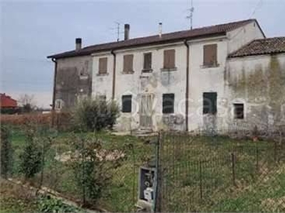 Casa Indipendente in vendita a Salizzole via Alberetto