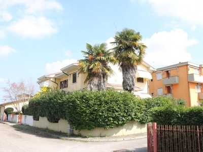 Casa Indipendente in vendita a Spinea via Luneo