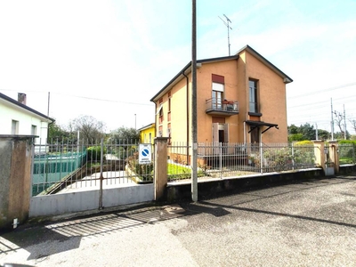 Casa Indipendente in vendita a Verona via Agostino Guerrieri, 60
