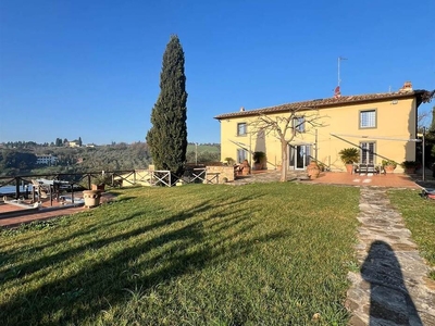 Farmhouse for Sale in Bagno a Ripoli: Renovated with Innovative Technology