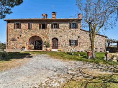 Agriturismo in Vendita a Montepulciano: Rustico Casale in Val D'Orcia
