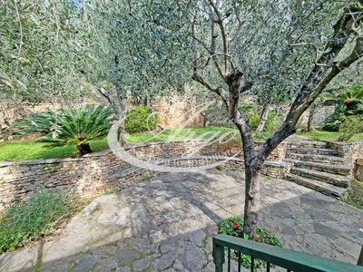 Lerici - ZONA Fiascherino AFFITTASI APPARTAMENTO COMPLETAMENTE ARREDATO CON GIARDINO PRIVATO