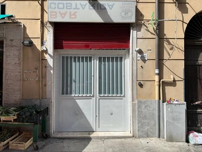 Magazzino in vendita, Palermo cavour