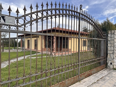 Palazzo o stabile in Via Giangurgolo - Barone, Catanzaro