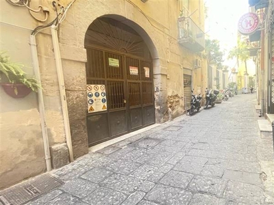 Quadrilocale in Via Giacomo Piscicelli 75 in zona Chiaia a Napoli