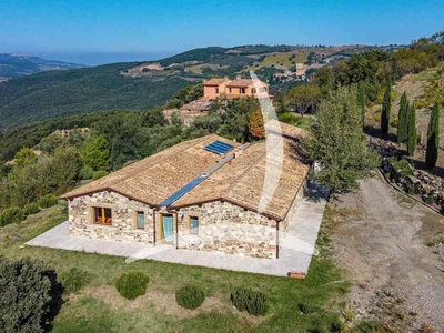 Rustic Farmhouse for Sale in Castiglione d'Orcia