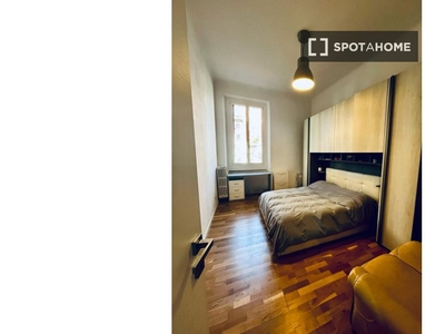 Stanza in affitto in un appartamento con 3 camere da letto a Milano