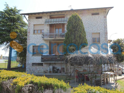 Vendesi a Montepulciano Stazione bifamiliare con ampio giardino