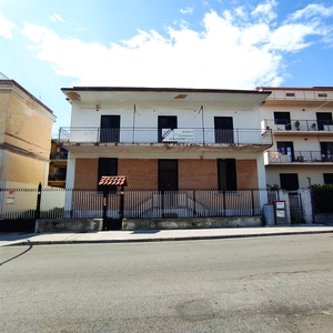 Vendita Palazzo, in zona PUCCIANIELLO, CASERTA