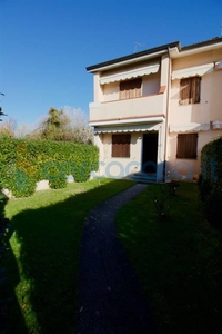 Villa a schiera in affitto in Via Dell'acqua 13, Forte Dei Marmi