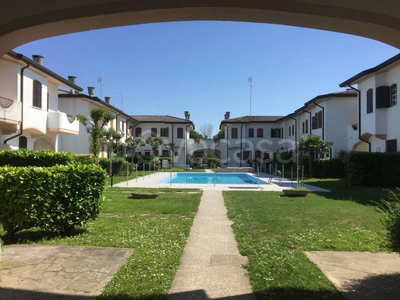 Villa a Schiera in vendita a Caorle via Burano, 173