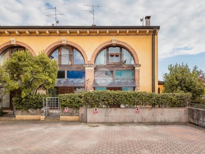 Villa a Schiera in vendita a Sommacampagna piazza roma, 23