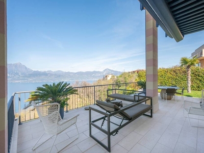 Villa a Schiera in vendita a Torri del Benaco piazza Giuseppe Garibaldi, 1