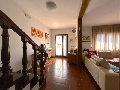 Villa a Schiera in vendita ad Asolo via Montello, 6
