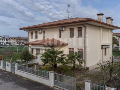 Villa Bifamiliare in vendita a Fossalta di Portogruaro fossalta di Portogruaro Giuseppe verdi,10