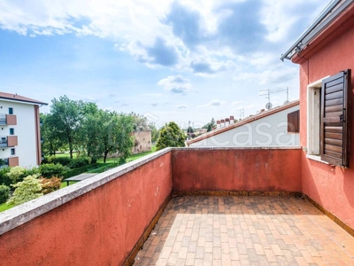 Villa Bifamiliare in vendita a Verona via Giovanni Amendola, 23