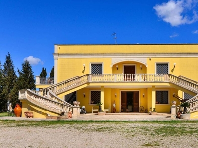 Villa di 500 mq in vendita Strada Statale 7ter, Novoli, Puglia