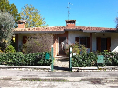 Villa in vendita a Peschiera del Garda via emilia, 15