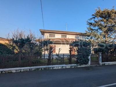 Villa in vendita a Villafranca di Verona via Valle