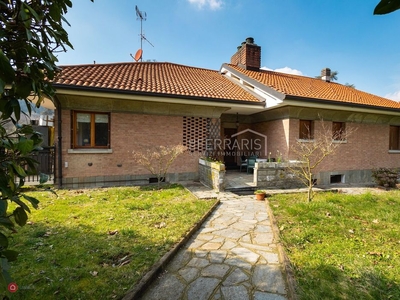 Villa in Vendita in Strada Val Salice 227 a Torino