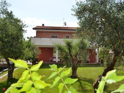 Villa in Vendita in Via Ardeatina a Roma