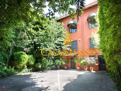 Villa in Vendita in Via di Valle delle Camene a Roma