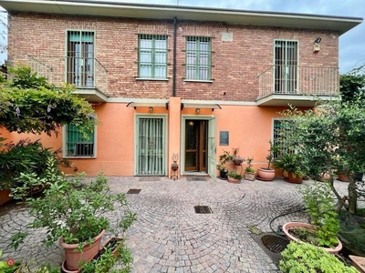 Villa in Vendita in Strada Comunale di Bertolla 144 a Torino