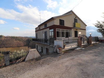 Villa con terrazzo a Civitella del Tronto