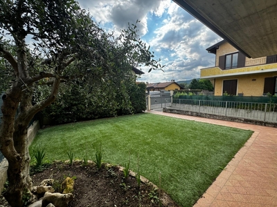 Villa con giardino in via sant'afra, Corte Franca