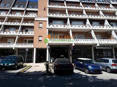 Locale commerciale, Viale P. Di Piemonte - Camp...