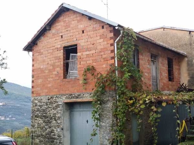 Rustico-Casale-Corte in Vendita ad Borgomaro - 7000 Euro