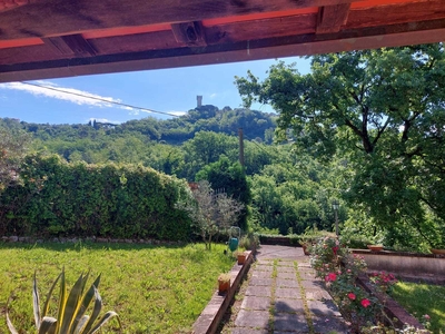 Villa con giardino in via aglione 3, Castelnuovo Magra