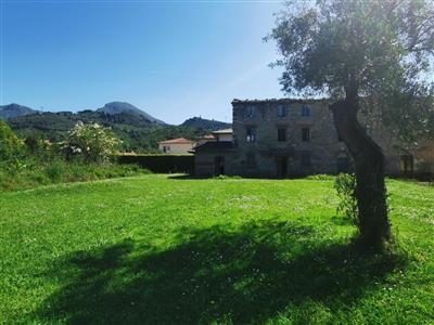 Villetta bifamiliare in buono stato di 170 mq. a Capezzano Pianore