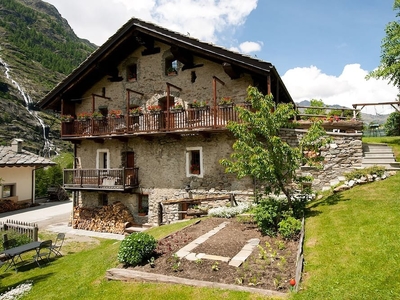 Three-Room Baita with fireplace, terrace, garden 90mt from trails\/ski slopes