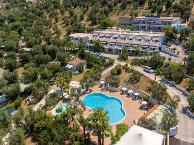 Holiday complex with pool, 5 minutes from the beach, panoramic sea views