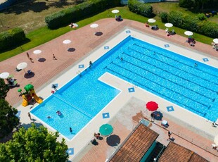 Accogliente casa a Cesenatico con piscina, giardino e terrazza