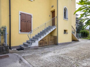 Appartamento 'Casa La Sentinella Arco San Giorgio' con vista sulle montagne, balcone e Wi-Fi