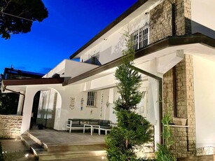 Appartamento di prestigio di 236 m² in vendita via versilia, Forte dei Marmi, Toscana