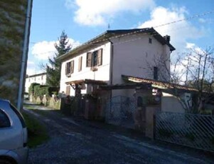 Appartamento in Frazione Massarella Via di Balzello Torre 11, 8 locali