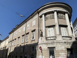 Appartamento in Vendita a Trieste Centro Storico